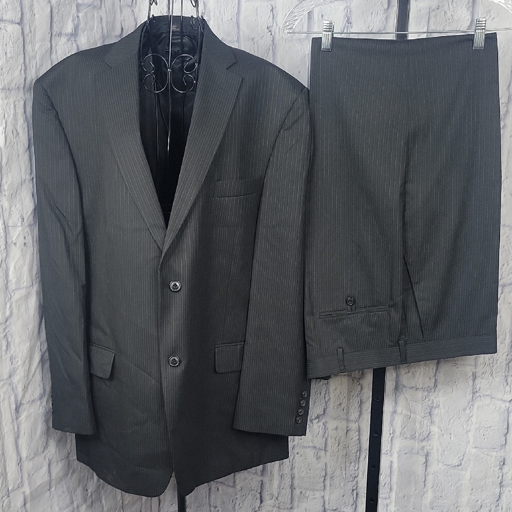 Haggar Black/White Pinstripe Men's 2 piece Suit‎ Jacket and Pants 46L